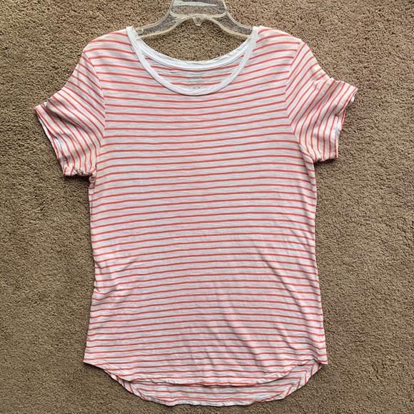 2 Old Navy Short Sleeve Tops - Picture 2 of 8